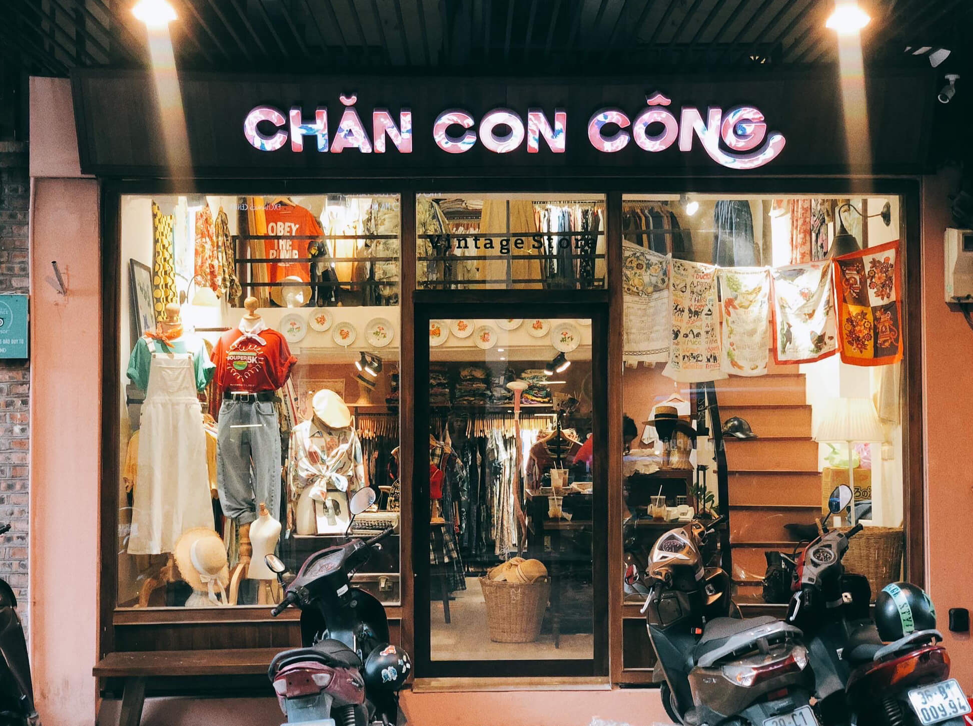 Chăn Con Công là 1 trong những cửa hàng tiên phong bán quần áo cũ