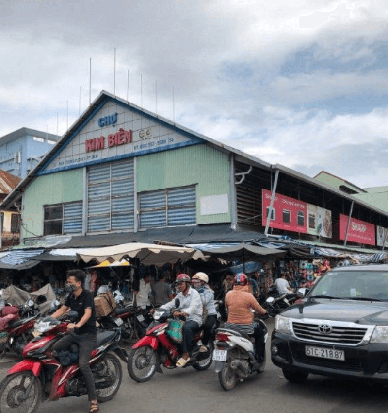 Chợ Kim Biên là nơi buôn bán sỉ sầm uất